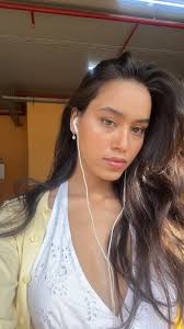 La-la-la-la-la-la manifestationnnnnnnnssssssss lol love this stupid song!  But I think it's more the #bennybenassi love in me 😍🥰🫶 I will never  forget those pair of electric blue eyes that said hello to