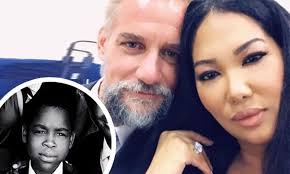 Kimora lee simmons is a 45 year old american fashion designer. Kimora Lee Simmons And Husband Tim Leissner Announce That They Ve Adopted A 10 Year Old Son Gary Daily Mail Online
