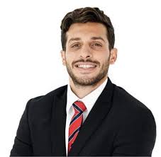 תכירו, זהו קרוב משפחה שלי עמית כהן ז"ל הוא נרצח בשביעי לאוקטובר בנובה בזמן  שהוא שהה במיגונית יחד עם בת זוגתו ואחותה. עמית נרצח כתוצאה מירייה בעין ושאר  הנרצחים ששהו במיגונית, מתו