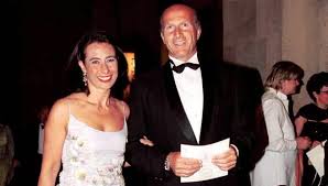 Da anni conduce incontri con i principali leader politici alla versiliana di forte dei marmi e collabora con quotidiani e periodici. Wklkmi2q6dfzsm