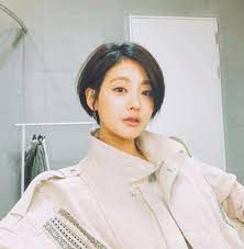 Gaya rambut sebahu dengan cat highlight. Yuk Tampil Fresh Dengan Model Rambut Pendek Ala Wanita Korea Berikut Ini