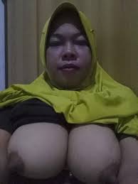 Jilbab pamer toket gede