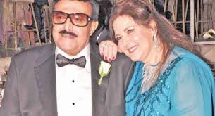 ولدت دلال عبد العزيز محمد في قرية فرغان إحدى قرى ديرب نجم بالمحافظة الشرقية، حاصلة على بكالوريوس من كلية الزراعة جامعة الزقازيق وحاصلة بكالوريوس من كلية الإعلام جامعة القاهرة، كما حصلت على ليسانس الآداب. Qyxjdhxepxgszm