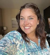 Sarah Ferry's Instagram, Twitter & Facebook