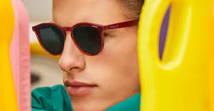 Tự tin khám phá danh sách 10 mẫu mắt kính nam gọng vuông tại Mytour