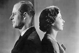 La cuestión es que en la realidad de la tradición y las reglas británicas no es tan sencillo sentarse en el trono y conseguir ese título. Felipe De Edimburgo Su Accidente Revela Su Crudo Dia A Dia Con Isabel Ii Ya No Desayunan Juntos Casa Real