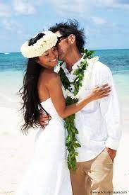 A classic wedding lei, intertwining the maile and pīkake. Wedding Leis
