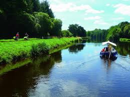 It was built during the 19th century and its total length is 385 km with 238 locks from coast to coast. Le Canal De Nantes A Brest Au Fil De L Eau Guide D Ete 2020 Finistere