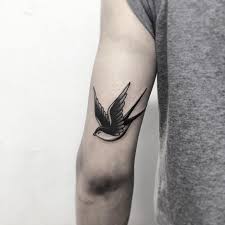 129 Likes 2 Comments Martin Leiva Mahantattoo On Instagram Tattoo De H Comments De Insta Engelsflugel Tattoo Traditionelles Tattoo Vogel Tattoo