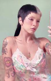 Melanie martinez wears barrel curls pink and black hair with a flower crown on top of her head in the video soap/training melanie martinez wears black and gray wavy wig in pacify her music video. Melanie Martinez New Haircut Melanie Martinez Melanie Hairstyle