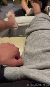 Flashing the pedicure man - ThisVid.com