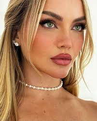 Isla Sullivan's Instagram, Twitter & Facebook