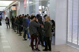 From beer pong to bachelorettes, shop all your party needs today at spencer gifts. Winnipeg Shoppers Line Up Early For Black Friday Deals At Polo Park Cbc News