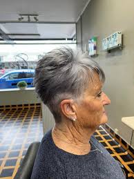 The lovely Wendy Millar won the gift basket… looking very pleased 😀