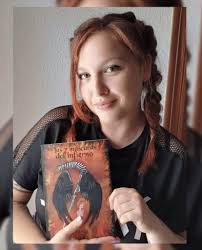 Sara Vila Marcet, nos cuenta todo sobre su obra que ha publicado con  Círculo Rojo "Las 7 máscaras del infierno"