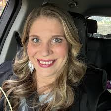 Debra Baumgardner's Instagram, Twitter & Facebook