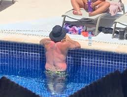 Spotted pool side : rtrashy