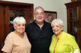 Con mis madres en el día de las madres ♥️♥️♥️ @raysajiminian  @mayra.jiminian @luisamoralesjiminian En el Día de las Madres, celebramos  con profundo agradecimiento y amor a esas mujeres extraordinarias que nos  han