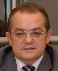 Este căsătorit cu oana boc, lector universitar la catedra de lingvistică generală şi semiotică a. Emil Boc Wikipedia Entziklopedia Askea