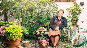 Sedan våren 2016 kan du hitta vår butik med tillhörande galleri i hagestad radby, där vi i en unik miljö erbjuder ett noggrant utvalt sortiment av inredning, växter och konst i en härlig och inspirerande blandning av nytt. Valkommen Till Tv4 Och C Mores Presstjanst