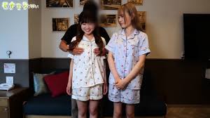 2K 無碼 ハルカ,ユカリ パジャマdeおじゃま こんなエロ過ぎて楽しい3Pなんて人生で初めてだ [FC2 PPV 3842386] - EPORNER