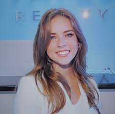 Emily Mort REALTOR ®