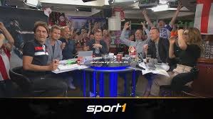 Im deutschen fußballmuseum in dortmund begrüßen die moderatoren thomas helmer und laura papendick im wechsel eine namhafte runde. 3x Torjubel So Feiert Der Fantalk Die Bayern Gala Sport1 Fantalk Youtube