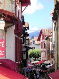 Discovering The Storybook Village Of Saint Jean De Luz Pays Basque Maison Basque Paysage Basque