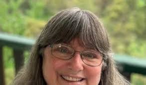 Evie Carpenter's Instagram, Twitter & Facebook