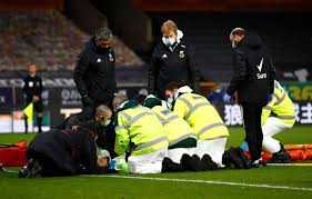 Rui patricio bekommt von seiner geburtsstadt leiria ein denkmal gesetzt. Wolves Keeper Rui Patricio Stretchered Off In Worrying Scenes After Clash With Team Mate Daily Star