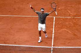 Vexé par un avertissement, roger federer après avoir été averti pour avoir été trop lent à se replacer, roger federer s'en est pris à l'arbitre de chaise. French Open Roger Federer Gewinnt Gegen Stan Wawrinka