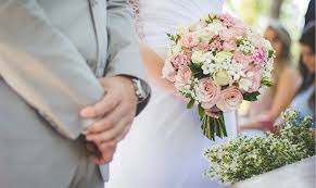 Roses are one of the most popular flower choices for traditional weddings for a few unique reasons. How To Choose Wedding Flowers Weddings Lovingly