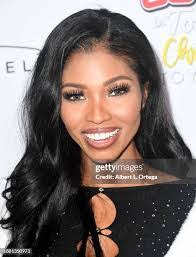 Julia Tiffany's Instagram, Twitter & Facebook