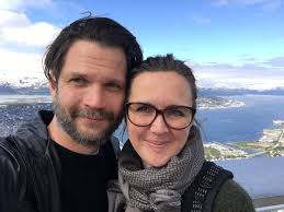 OM AT MISTE ET BARN HALVVEJS I GRAVIDITETEN