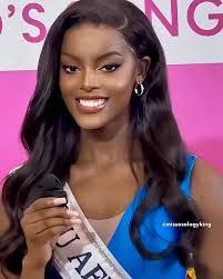 Victoria Etienne's Instagram, Twitter & Facebook