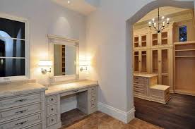 Ispirazione per uno spazio per vestirsi mediterraneo con ante bianche e pavimento in legno massello medio — houzz. 43 Luxury Walk In Closet Ideas Organizer Designs Pictures Designing Idea