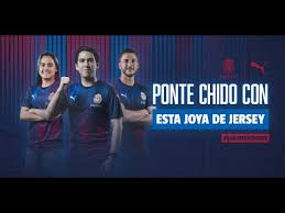 Su gracia, pero sobre todo su profesionalismo para jugar al futbol, le han ganado las miradas… y robado suspiros. Nuevo Jersey Chivas Esports 2020 2021 Youtube