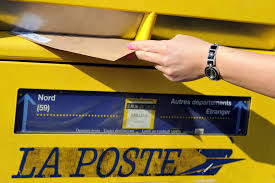Par le biais des caractères d'écriture ; Covid 19 La Poste A Traite 2 Milliards De Lettres En Moins Un Record