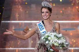 Maëva coucke, miss france 2018, représentera la france au concours international miss univers, dimanche 8 décembre 2019. La Normande Amandine Petit Elue Miss France 2021 Representera La France Lors De L Election Miss Univers