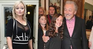 Nechybí mezi nimi ani řa. Karel Gott Poslal Do Finska Kontrolu Charlotte Letela Za Segrou Blesk Cz