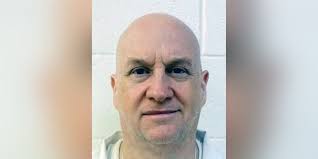 Caves and other mountain hideouts are being searched for fugitive known as  'Devil in the Ozarks'