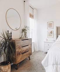 kim on instagram so much left to do in our bedroom still need a rug bedding photos for th yatak odasi ic mekan yatak odasi basit yatak odasi ic tasarimi