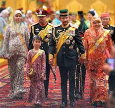 هي كارلا جيلبرتا بروني تيديشي إيطالية الأصل، ولكنها حصلت على الجنسية الفرنسية، وهي. Ø³Ù„Ø·Ø§Ù† Ø¨Ø±ÙˆÙ†Ø§ÙŠ ÙŠÙ‡Ø¯ÙŠ Ø¹Ø±ÙˆØ³Ù‡ Ø­ÙÙ„ Ø²ÙØ§Ù Ø£Ø³Ø·ÙˆØ±ÙŠ Welovebuzz Ø¹Ø±Ø¨ÙŠØ©