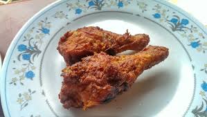 Kari kepala ikan yang pekat berempah, pedas, masam, semua cukup rasa. Anuar Kari Kapla Ikan Bawah Pokok Bangsar Myduacents