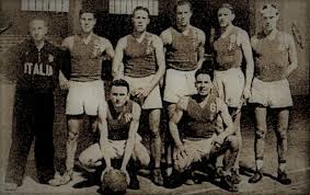 La pallacanestro, nato alla fine dell'ottocento, è diventato uno sport estremamente popolare. Museodelbasket Milano It