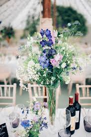 These garden wedding venues across the country are filled with flowers, greenery, and more, making them perfect locations for your ceremony and reception. 1001 Ideen Fur Prachtvolle Tischdeko Zur Hochzeit Nach Jahreszeiten Country Garden Weddings Garden Wedding Flowers Blue Wedding Flowers