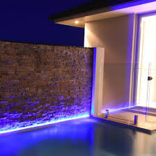 Iluminacion Tira Led De Fachadas De Casas Buscar Con Google Iluminacion Exterior Iluminacion De Patio Exterior Iluminacion De Patio