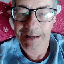 Wasn't it Elliot's that had amazing donut holes? Think that's where my dad  took me as a kid... cannot remember where it was, but I know it was south  or west, not