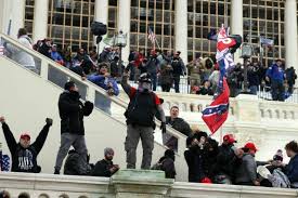 Uno dei manifestanti è stato colpito al petto da un colpo di arma da fuoco all'interno del palazzo del congresso degli stati uniti, secondo quanto riportato dal canale pbs con riferimento a fonti. 5r8fperaabhmym