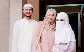 Kobe doktor cinta mp3 ✖. Biodata Pendakwah Pu Riz Tunang Neelofa L Haris Ismail Penmerahpress
